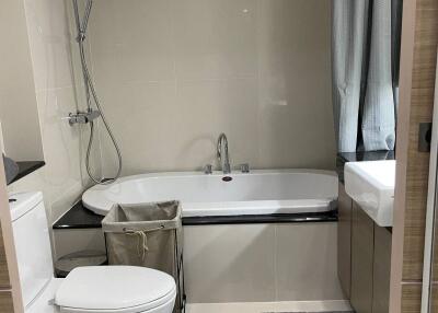 2-BR Condo at O2 Hip Condominium near BTS Phloen Chit (ID 509881)