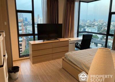 2-BR Condo at The Lofts Ekkamai near BTS Ekkamai