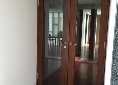 1-BR Condo at Hansar Bangkok Hotel near BTS Ratchadamri (ID 510805)