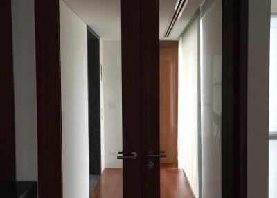 1-BR Condo at Hansar Bangkok Hotel near BTS Ratchadamri (ID 510805)