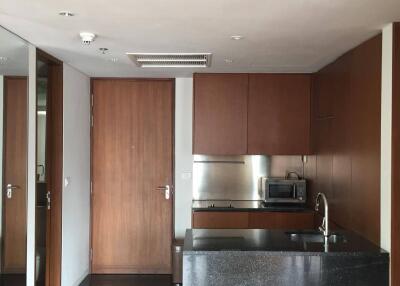 1-BR Condo at Hansar Bangkok Hotel near BTS Ratchadamri (ID 510805)