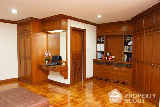 4-BR Apt. near BTS Phrom Phong (ID 420834)