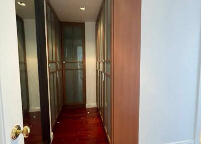 2-BR Condo at Athenee Residence near BTS Phloen Chit (ID 515494)