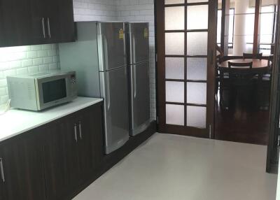 3-BR Condo at Sukhumvit House Condominium near MRT Sukhumvit