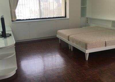 3-BR Condo at Sukhumvit House Condominium near MRT Sukhumvit