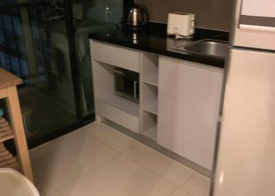 1-BR Condo at Zenith Place Sukhumvit 42 Condominium near BTS Ekkamai (ID 512058)