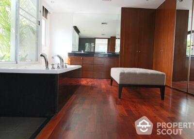 4-BR Condo at Panburi Condo near BTS Surasak (ID 514764)