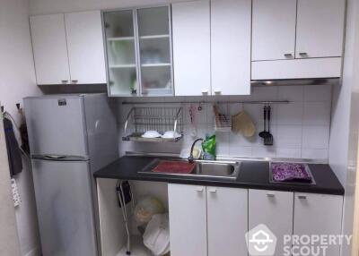 Studio Condo at Baan Siri Sathorn Yenakard Condominium near MRT Khlong Toei