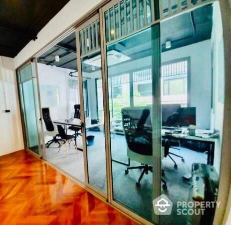 4-BR Apt. near BTS Thong Lor