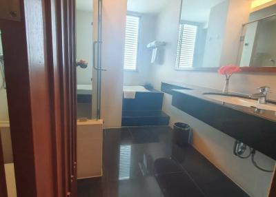 3-BR Apt. near BTS Surasak (ID 392921)