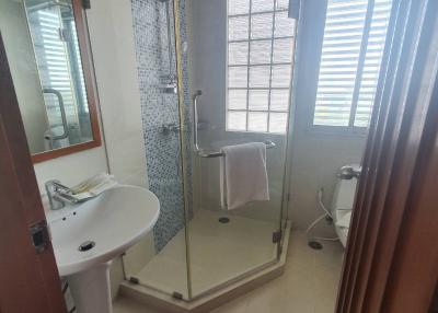 3-BR Apt. near BTS Surasak (ID 392923)