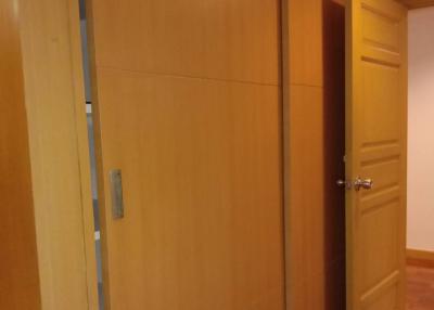 2-BR Apt. near BTS Thong Lor