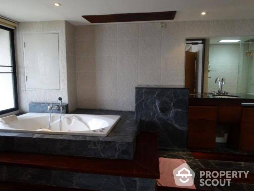 2-BR Condo at Kiarti Thanee City Mansion Condominium near MRT Phetchaburi (ID 510277)