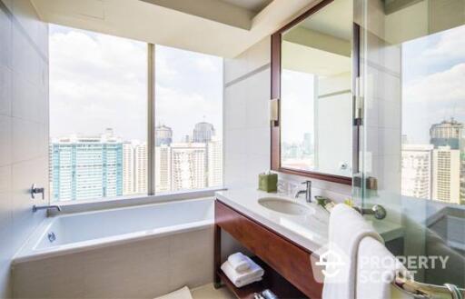 2-BR Condo near BTS Asok (ID 510565)