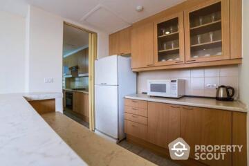 3-BR Condo near MRT Si Lom (ID 511351)