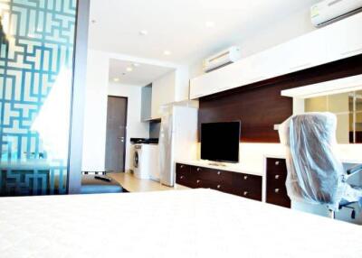 Studio Condo at Sky Walk Residences near BTS Phra Khanong (ID 390077)