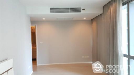 1-BR Condo at The Room Sukhumvit 21 near MRT Sukhumvit (ID 514570)