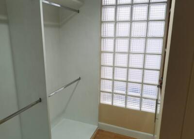 1-BR Apt. near BTS Chong Nonsi