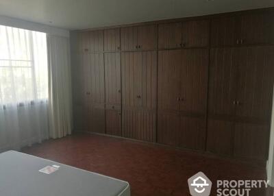 2-BR Apt. near BTS Phloen Chit (ID 511299)