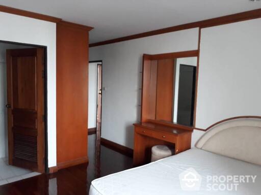 3-BR Serviced Apt. near BTS Phrom Phong