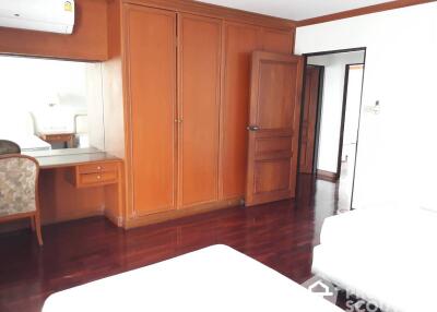 3-BR Serviced Apt. near BTS Phrom Phong