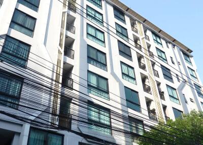 1-BR Condo at Zenith Place Sukhumvit 42 Condominium near BTS Ekkamai