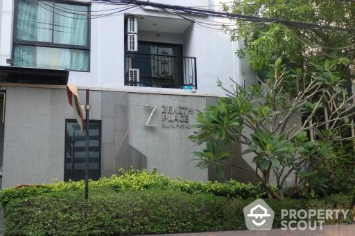1-BR Condo at Zenith Place Sukhumvit 42 Condominium near BTS Ekkamai