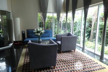 1-BR Condo at Baan Siri Ruedee Condominium near BTS Phloen Chit