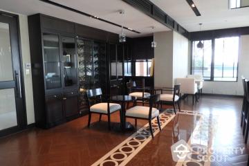 1-BR Condo at Villa Asoke near MRT Phetchaburi