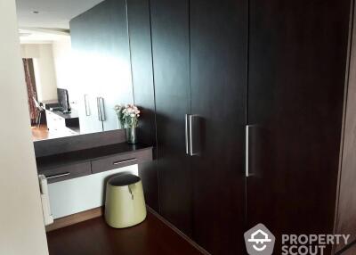 1-BR Condo near BTS Saphan Taksin