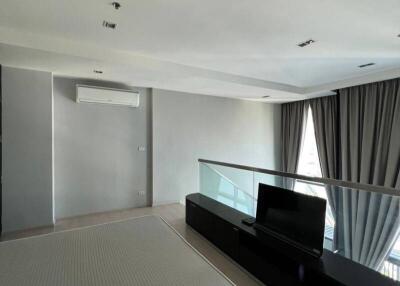 1-BR Condo at Rhythm Sukhumvit 44/1 near BTS Phra Khanong