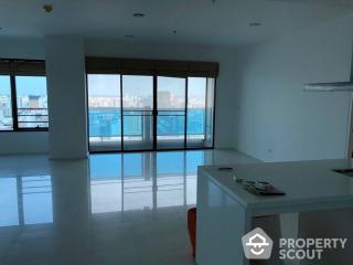 3-BR Condo at The Royal Maneeya Condominium near BTS Chit Lom