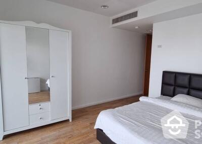 3-BR Condo at The Royal Maneeya Condominium near BTS Chit Lom