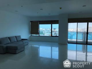 3-BR Condo at The Royal Maneeya Condominium near BTS Chit Lom