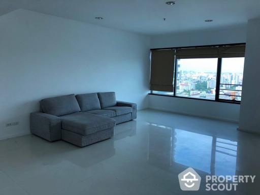 3-BR Condo at The Royal Maneeya Condominium near BTS Chit Lom