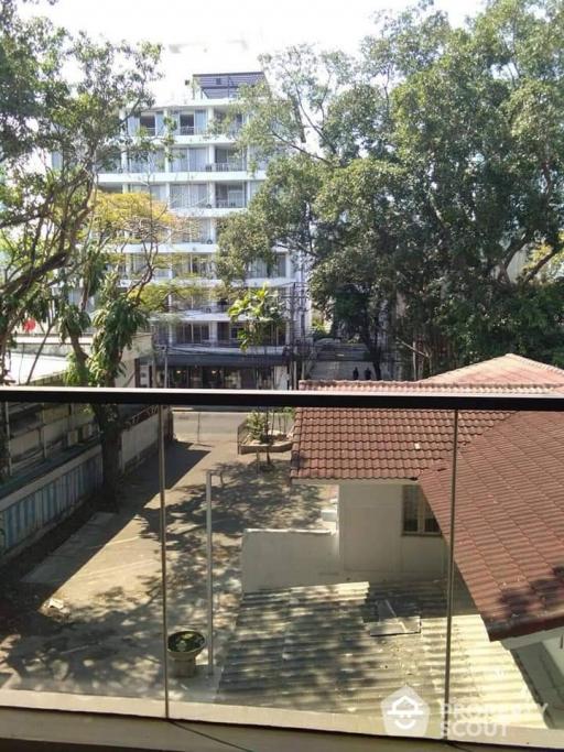 2-BR Apt. near MRT Sukhumvit