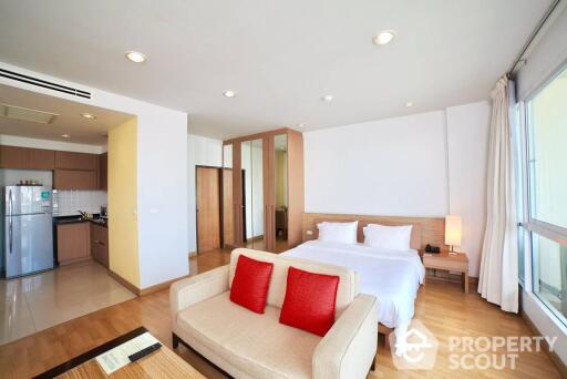 1-BR Serviced Apt. near BTS Sanam Pao (ID 422296)