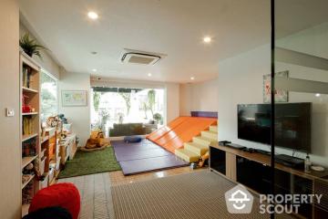 2-BR Serviced Apt. near BTS Thong Lor