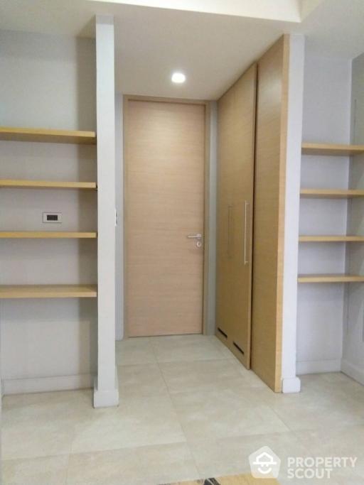 2-BR Apt. near MRT Sukhumvit