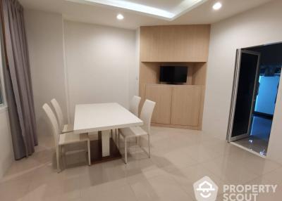 2-BR Townhouse near MRT Phetchaburi