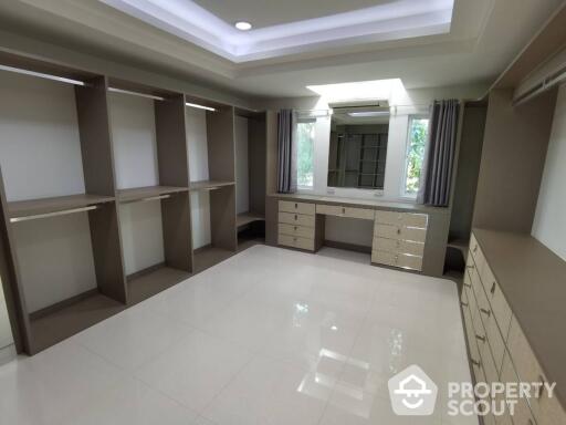 2-BR Townhouse near MRT Phetchaburi