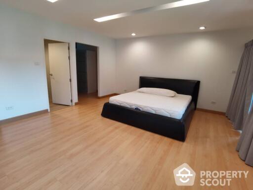 2-BR Townhouse near MRT Phetchaburi