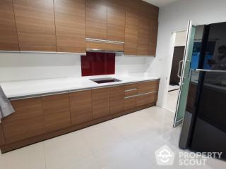 2-BR Townhouse near MRT Phetchaburi