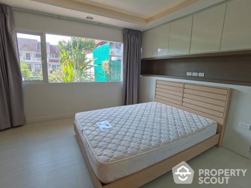 2-BR Townhouse near MRT Phetchaburi