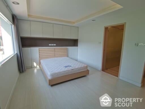 2-BR Townhouse near MRT Phetchaburi