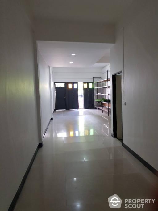 Commercial for Rent in Phra Khanong Nuea