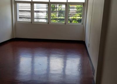Commercial for Rent in Phra Khanong Nuea
