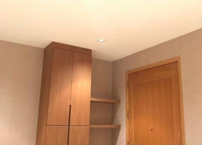 1-BR Condo at The Emporio Place near BTS Phrom Phong (ID 457773)