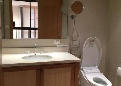 1-BR Condo at The Emporio Place near BTS Phrom Phong (ID 449589)