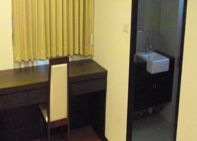 1-BR Apt. near BTS Phrom Phong (ID 421392)